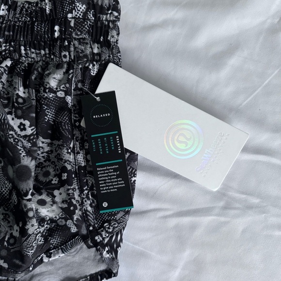 🆕 Lululemon Seawheeze 2017 Tracker Short V - Picture 3 of 7